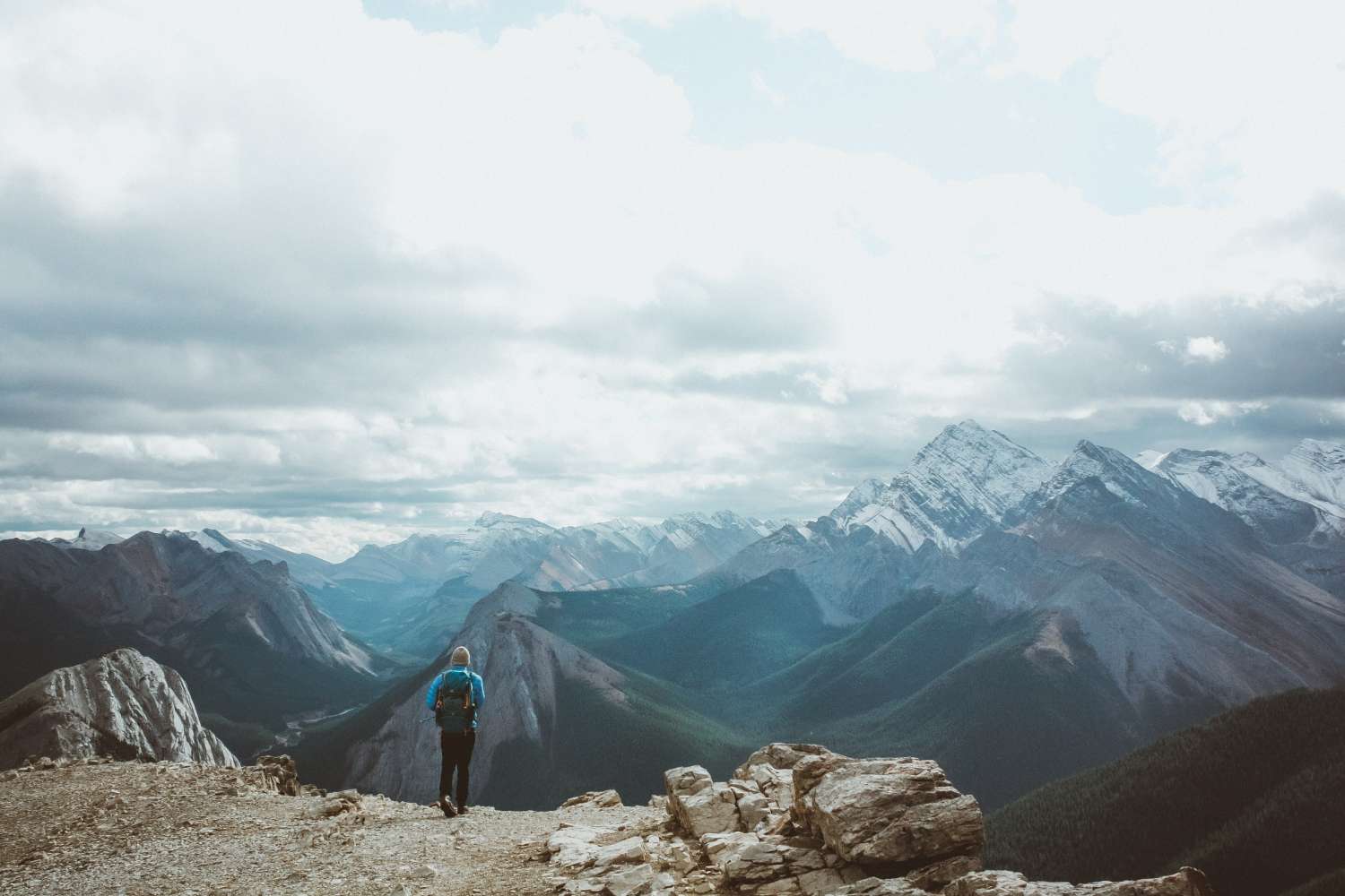 chris henry o3 nfpK4VsA unsplash 1 Liên hệ