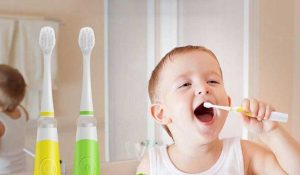 Chọn bàn chải đánh răng điện cho bé an toàn